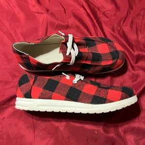 Red plaid canvas shoes